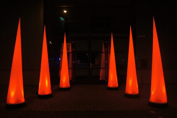 Achat les skyman de 2,5 m en forme de cône chez JB Gonflables France. Disponible en versions standard et dans toutes les formes et couleurs imaginables