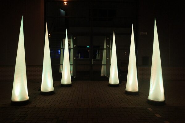 Achetez des skydancer en forme de cône de 2,5 m en ligne maintenant chez JB Gonflables France. Disponible en versions standard et dans toutes les formes et couleurs imaginables