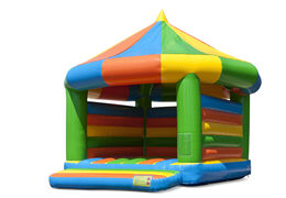 Achetez un grand château gonflable carrousel couvert dans le thème standard pour les enfants. Disponible chez JB Gonflables France en ligne