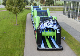 Obtenez votre parcours d'obstacles de 30 mètres en noir et vert en ligne dès maintenant. Commandez des parcours d'obstacles gonflables chez JB Gonflables France