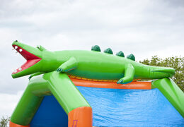 Grand château gonflable avec toit sur le thème du crocodile à acheter pour les enfants. Commandez des châteaux gonflables en ligne chez JB Gonflables France