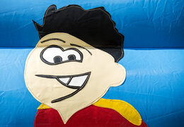 Achetez des château gonflable standard aux couleurs vives avec un grand objet 3D d'un ballon de football sur le dessus pour les enfants. Commandez des châteaux gonflables en ligne chez JB Gonflables France