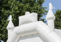 Achetez des château gonflable standard sur le thème du mariage blanc sous la forme d'un château pour enfants. Achetez des châteaux gonflables en ligne chez JB Gonflables France