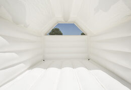 Commandez des château gonflable standard dans un thème de mariage en forme de château pour enfants. Commandez des châteaux gonflables en ligne chez JB Gonflables France