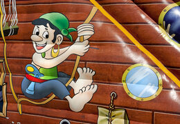 Achetez un toboggan gonflable extra large sur le thème du monde des pirates avec des obstacles 3D pour les enfants. Commandez des toboggans gonflables maintenant en ligne chez JB Gonflables France