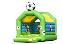 Achetez des châteaux gonflables standard dans des couleurs vives avec un grand objet de football 3D pour les enfants sur le dessus. Commandez des châteaux gonflables en ligne chez JB Gonflables France
