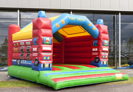 Grande château gonflable couverte d'animations joyeuses sur le thème des pompiers pour les enfants. Commandez des châteaux gonflables en ligne chez JB Gonflables France