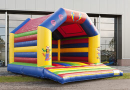 Grande château gonflable avec toit sur le thème du cirque à acheter pour les enfants. Achetez nos châteaux gonflables chez JB Gonflables France en ligne