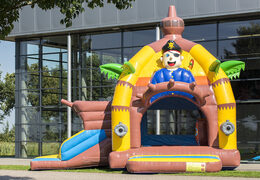 Commandez un château gonflable multifun gonflable avec toit sur le thème des pirates pour enfants chez JB Gonflables France. Achetez des châteaux gonflables en ligne chez JB Gonflables France