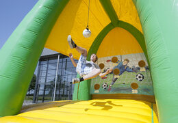 Obtenez une attraction d'arène de football adaptée aux jeunes et moins jeunes, grands et petits. Achetez une attraction gonflable pour arène de football en ligne maintenant chez JB Gonflables France