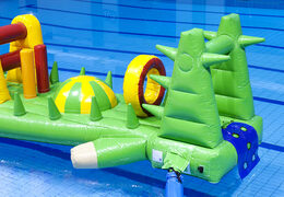 Crocodile gonflable spectaculaire courir piscine de 12 m avec des objets d'obstacles stimulants pour petits et grands. Achetez des attractions aquatiques gonflables en ligne maintenant chez JB Gonflables France