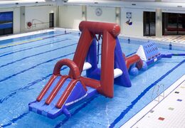 Commandez un parcours d'obstacles aquatique double gonflable avec deux murs d'escalade, un objet d'équilibre, une tour pivotante et un toboggan pour les enfants. Achetez des parcours d'obstacles gonflables en ligne maintenant chez JB Gonflables France