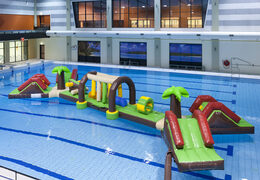 Achetez un parcours d'obstacles gonflable Double Hawaii Run XL de 16 mètres de long avec divers objets passionnants pour petits et grands. Commandez des attractions aquatiques gonflables maintenant en ligne chez JB Gonflables France