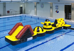 Piscine gonflable Adventure Run avec des obstacles difficiles pour petits et grands. Commandez des jeux de piscine gonflables maintenant en ligne chez JB Gonflables France