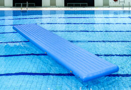 Achetez un joli tapis d'eau étanche de 10 mètres de long pour petits et grands. Commandez des parcours d'obstacles gonflables en ligne maintenant chez JB Gonflables France