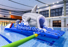 Obtenez un toboggan gonflable sur le thème des requins pour petits et grands. Commandez des jeux de piscine gonflables maintenant en ligne chez JB Gonflables France
