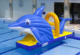 Commandez un toboggan de piscine gonflable hermétique unique sur le thème des dauphins pour petits et grands. Achetez des jeux de piscine gonflables maintenant en ligne chez JB Gonflables France
