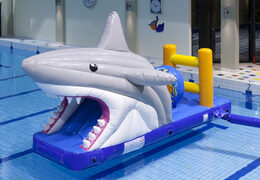 Commandez un toboggan de piscine gonflable étanche sur le thème des requins pour petits et grands. Achetez des jeux de piscine gonflables maintenant en ligne chez JB Gonflables France