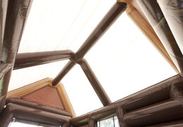 Commandez une cabane de ski gonflable Aprés avec une taille standard de 7 par 5 par 4 mètres pour les petits et les grands. Achetez des attractions d'hiver gonflables en ligne maintenant chez JB Gonflables France