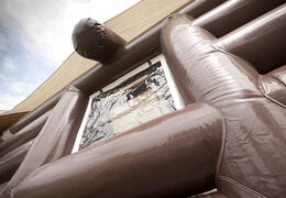 Achetez une cabane de ski gonflable unique Aprés avec une taille standard de 7 par 5 par 4 mètres pour petits et grands. Commandez des attractions d'hiver gonflables maintenant en ligne chez JB Gonflables France