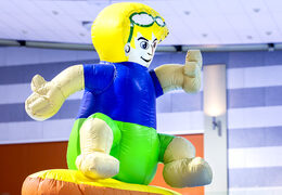 Toboggan gonflable sur le thème du surf pour petits et grands. Achetez des jeux de piscine gonflables maintenant en ligne chez JB Gonflables France