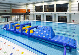 Achetez Obstacle Run Marine XL gonflable unique avec double mur d'escalade et double toboggan pour petits et grands. Commandez des jeux de piscine gonflables maintenant en ligne chez JB Gonflables France