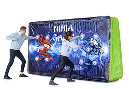 Achetez un IPS Splash Wall - thème Ninja - photo d'action unique avec un jet d'eau sur le dessus pour petits et grands. Commandez maintenant des murs gonflables IPS Splash Walls en ligne chez JB Gonflables France
