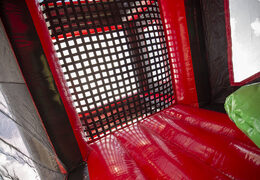 Commandez un parcours d'obstacles gonflable méga alligator rouge noir de 40 mètres de long. Achetez des parcours d'obstacles gonflables en ligne maintenant chez JB Gonflables France