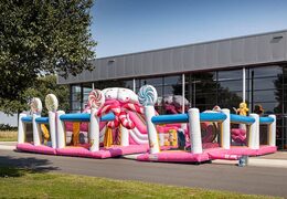 Commandez un parc gonflable coloré sur le thème Candyland pour les enfants. Achetez des structure gonflable en ligne chez JB Gonflables France
