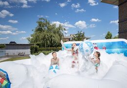 Commandez un grand château gonflable de parc d'embarquement à bulles ouvert avec de la mousse dans le thème Seaworld pour les enfants. Acheter un châteaux gonflable en ligne chez JB Gonflables France