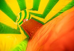 Commandez un playzone gonflable à tunnel de rampement de gorilles avec des obstacles, une rampe d'escalade et un toboggan pour les enfants. Achetez des playzone gonflable en ligne chez JB Gonflables France