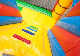 Château gonflable géant sur le thème du bateau pirate avec toboggan et objets 3D pour les enfants. Achetez des super châteaux gonflables en ligne chez JB Gonflables France