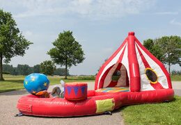 Playzone gonflable circus avec des balles en plastique et des objets 3D pour les enfants. Achetez des playzone gonflables en ligne chez JB Gonflables France