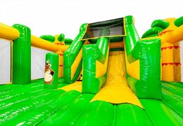 Commandez un château gonflable XXL sur le thème de la jungle slidebox avec un toboggan pour enfants. Achetez des château gonflable géant en ligne chez JB Gonflables France