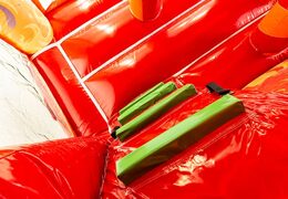 Château gonflable géant multi-jeux de pompiers d'intérieur au design unique avec deux entrées, un toboggan au milieu et des objets 3D à commander pour les enfants. Achetez des super châteaux gonflables en ligne chez JB Gonflables France