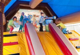 Achetez un combo de tir châteaux gonflables à canons à balles pirate avec jeu de tir et toboggan pour les enfants. Commandez des châteaux gonflables à canons à balles en ligne chez JB Gonflables France