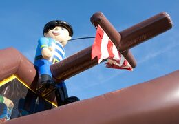 Achetez un combo de tir châteaux gonflables à canons à balles pirate avec couvercle, jeu de tir et toboggan pour les enfants. Commandez des châteaux gonflables à canons à balles en ligne chez JB Gonflables France