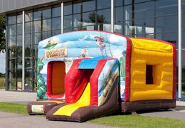 Commandez le maxi château gonflable couvert multifun sur le thème des pirates avec un toboggan pour les enfants. Achetez des châteaux gonflables en ligne chez JB Gonflables France