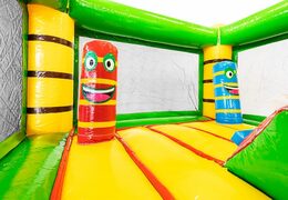 Mini château gonflable à thème lion avec toboggan à acheter pour les enfants. Achetez un mini multiplay chez JB Gonflables France