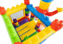 Achetez une mini château gonflable dans le thème des superblocs avec toboggan. Mini multiplay pour enfants à vendre en ligne chez JB Gonflables France
