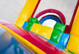 Mini château gonflable multijoueur sur le thème des flamants roses avec toboggan pour enfants. Commandez des mini multiplay en ligne chez JB Gonflables France