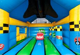Commandez un château gonflable multifun gonflable pour les enfants dans le thème des voitures avec un toit et un objet 3D en haut chez JB Gonflables France. Achetez des châteaux gonflables en ligne chez JB Gonflables France