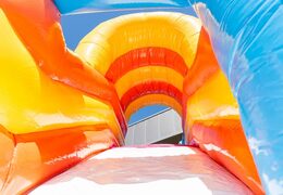 Châteaux gonflables multiplay sur le thème des requins avec toboggan, objets amusants sur la surface de saut et objets 3D accrocheurs pour les enfants. Achetez des toboggan châteaux gonflables en ligne chez JB Gonflables France