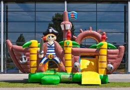 Mini château gonflable multijoueur sur le thème du bateau pirate pour les enfants. Commandez des mini château gonflable en ligne chez JB Gonflables France