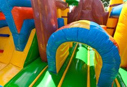 Mini château gonflable multijoueur sur le thème du bateau pirate pour les enfants. Commandez des petit château gonflable avec toboggan en ligne chez JB Gonflables France