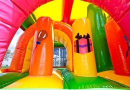 Châteaux gonflables multiplay moyen sur le thème de la princesse avec toboggan et piliers sur la surface de saut, acheter pour les enfants. Commandez des toboggan châteaux gonflables en ligne chez JB Gonflables France
