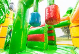 Châteaux gonflables multiplay de gorille safari avec un toboggan, des objets amusants sur la surface de saut et des objets 3D saisissants pour les enfants. Achetez des toboggan châteaux gonflables en ligne chez JB Gonflables France