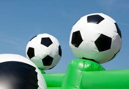 Châteaux gonflables multiplay sur le thème du football avec toboggan, objets amusants sur la surface de saut et objets 3D saisissants pour les enfants. Achetez des toboggan châteaux gonflables en ligne chez JB Gonflables France