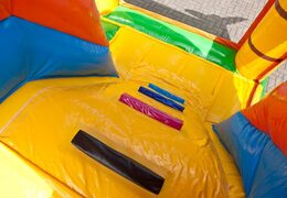 Châteaux gonflables multiplay sur le thème du bateau pirate avec toboggan, objets amusants sur la surface de saut et objets 3D saisissants pour les enfants. Achetez des toboggan châteaux gonflables en ligne chez JB Gonflables France