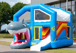 Châteaux gonflables multiplay sur le thème des requins avec toboggan, piliers sur la surface de saut et objet 3D saisissant pour les enfants. Achetez des toboggan châteaux gonflables en ligne chez JB Gonflables France